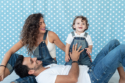 צילום משפחתי - רקע כחול עם כוכבים - צלמת רוני ישראל